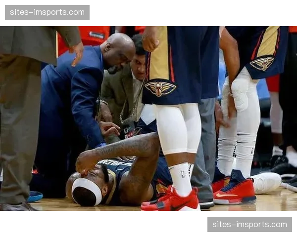 快船防守悍将邓恩遭肘击头部伤退 脑震荡协议启动归期未定