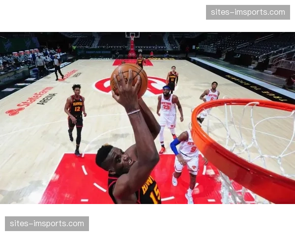 火箭卡佩拉坐稳替补中锋 提供内线防守与篮板保障 火箭卡佩拉坐稳替补中锋 提供内线防守与篮板保障